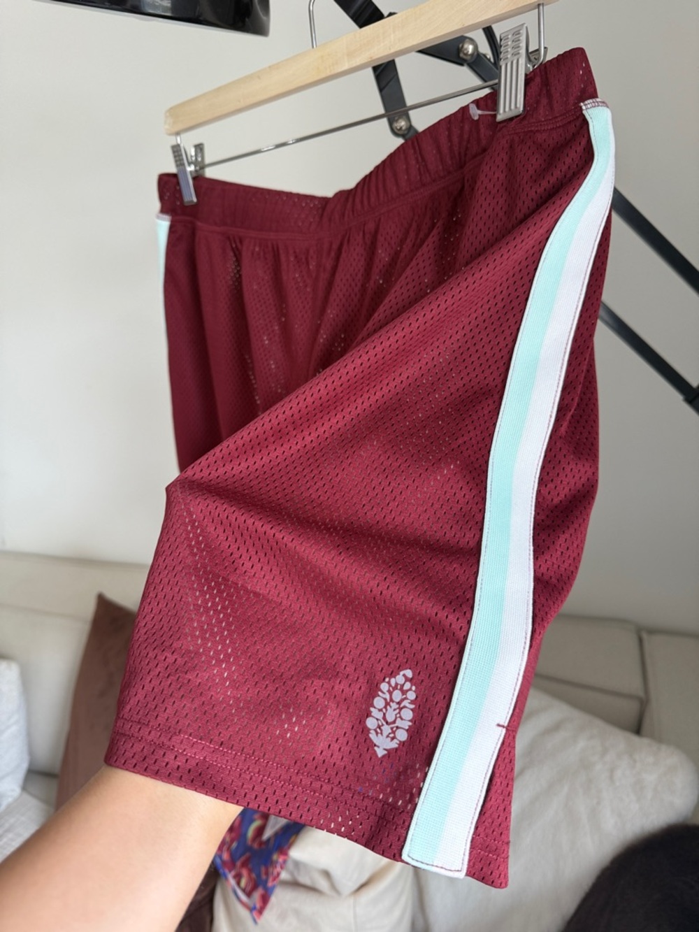 Free‎ People Burgundy Red Mesh Athletic Stripe Women’s Shorts When in Venice - Picture 6 of 7
